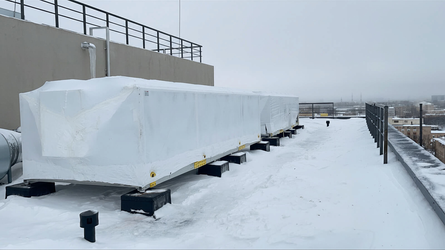 Моноблочные чиллеры Thermex Energy TMS на офисном здании