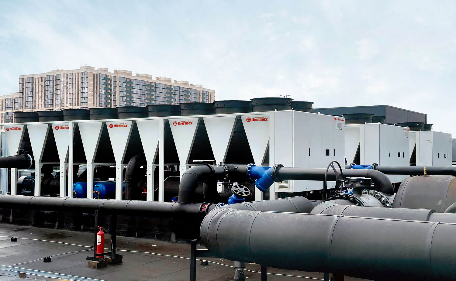 Чиллеры Thermex Energy TMR на крыше ТРК в Краснодаре