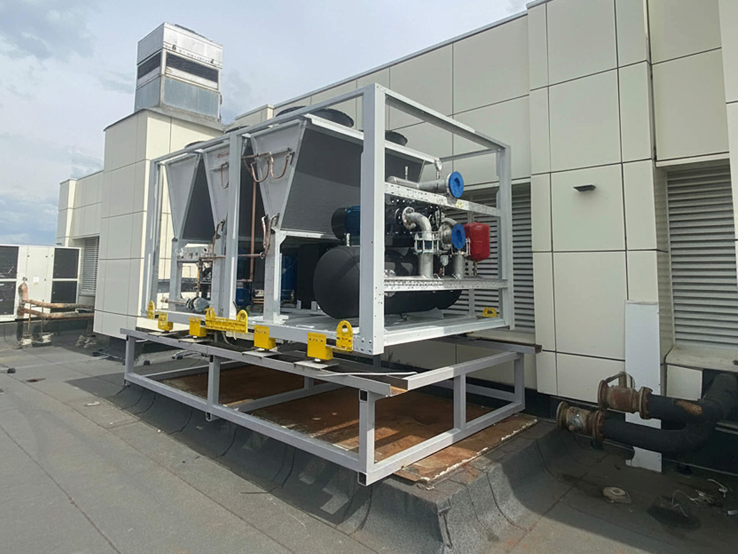 Моноблочный чиллер Thermex Energy TMS на фармацевтическом производстве в Московской области